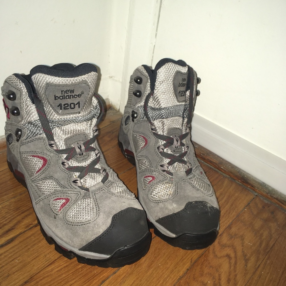 Women’s New Balance 8.5 hiking boot